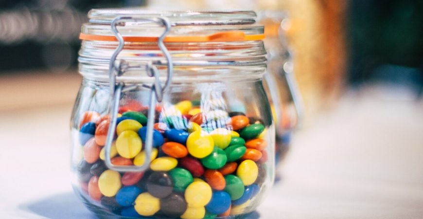 Ким Кардашьян советует, как правильно есть M&Mʼs. Чтобы стало вкуснее, нужно всего лишь…