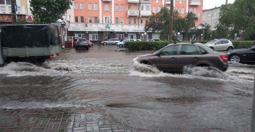 Улицы Красноярска затопило из-за сильных ливней
