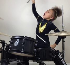 10-летняя барабанщица покорила интернет своим кавером на Nirvana