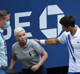 Джокович попал мячом в горло судье на US Open