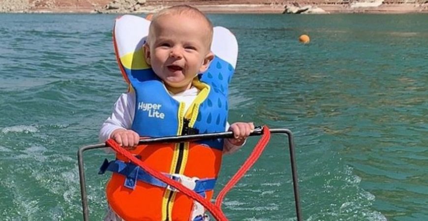 Шестимесячный малыш провел мастер-класс по водным лыжам